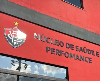 Vitória comete erro de gramática bizarro em letreiro no Barradão