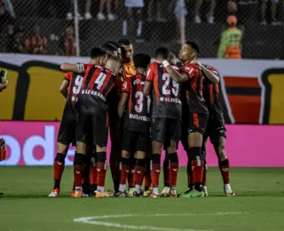 Vitória diminui chances de queda, mas segue em situação complicada