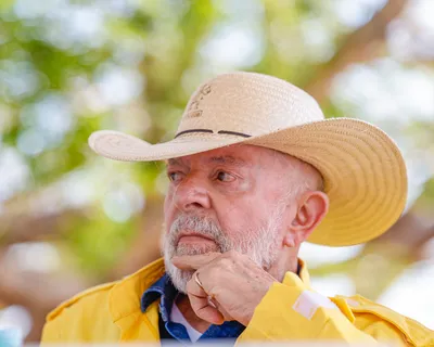 Mulher sem profissão corre risco de ser agredida por marido, diz Lula