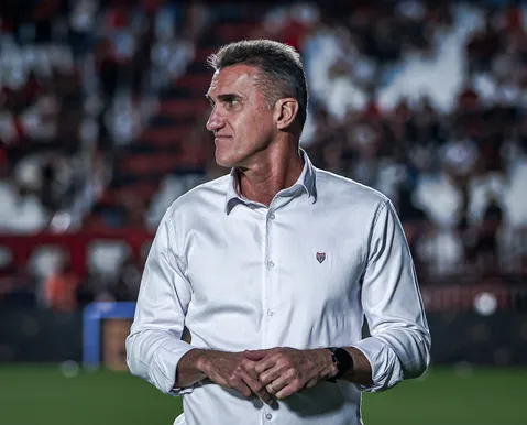 Na luta contra o Z-4, Atlético-GO demite treinador ex-Vitória - Imagem