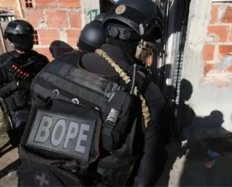 Ônibus deixam de circular na Engomadeira após criminoso invadir casa - Imagem