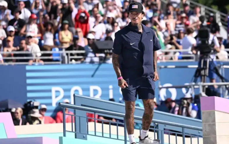 Nyjah Huston, lenda do skate, se emociona com medalha de bronze - Imagem