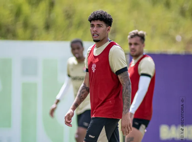 Quatro jogadores são regularizados e podem estrear no Vitória - Imagem