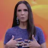 Ivete para show e dá "bronca" em fã que fumava cigarro eletrônico - Imagem