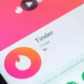 Match em grupo? Tinder lança nova função com encontros duplos imagem