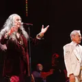 Caetano Veloso e Maria Bethânia brindam a Bahia com show histórico em Salvador imagem