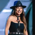 Simone Mendes anuncia harmonização no corpo após perda de peso imagem