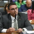 Flávio Bolsonaro acusa ministro do STF de fortalecer facções imagem