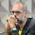 Foragido nos EUA, Allan dos Santos vira motorista de aplicativo imagem