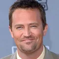 Jennifer Aniston relembra um ano da morte de Matthew Perry imagem