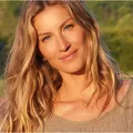 Sogra de Gisele Bündchen confirma nascimento e entrega sexo do bebê imagem