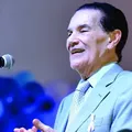 Divaldo Franco recebe alta 9 dias depois de internação para tratar câncer imagem