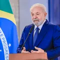 "Não foi eleito para mandar no mundo", dispara Lula sobre Donald Trump imagem