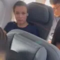 Mãe rompe o silêncio e fala sobre confusão por assento em voo imagem