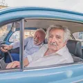 Na China, Lula confirma presença em velório de Pepe Mujica imagem