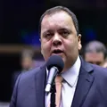 Após ser preterido da presidência, Elmar é ‘consolado’ com 2ª vice imagem