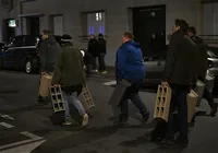 Agricultores erguem barricadas em frente a instituições públicas