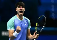 Alcaraz se recupera da derrota na estreia e vence Rublev no ATP Finals