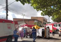 Aluna erra pedal, bate e capota carro durante prova do Detran