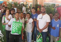 Alunos participam de aula de campo na Fenagro