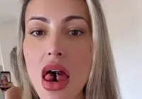 Andressa Urach surge de fantasia sexy inesperada e vira piada