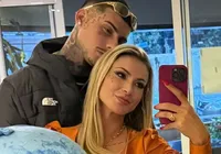 Andressa Urach tatua nome de novo namorado após um dia juntos