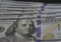 Após anúncio do pacote fiscal, dólar ultrapassa R$ 6 pela primeira vez