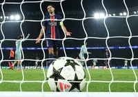 Atlético de Madrid vence PSG fora de casa na Champions