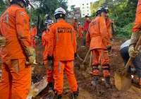 Bombeiros continuam buscas por jovem em Saramandaia