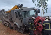 Acidente entre carro e caminhão deixa morto e ferido no oeste da Bahia