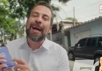 Boulos adota carteira de trabalho no horário eleitoral