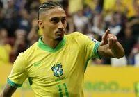 Brasil goleia o Peru com direito a golaço de voleio de Andreas Pereira