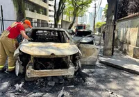 Carros pegam fogo e grande incêndio é formado na Graça, em Salvador