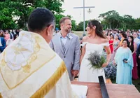 Casamento de Anna Cajueiro e Michel Reis movimentou a Praia do Forte