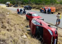 Colisão entre dois veículos deixa cinco pessoas feridas na Bahia