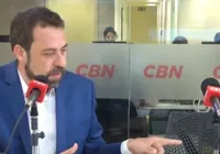 Com ausência de Nunes, Boulos faz perguntas para cadeira vazia