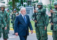 Com mudanças na aposentadoria de militares, Lula se reúne com ministro