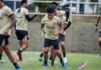 Com treino técnico-tático, Carpini esboça time para pegar o Corinthians