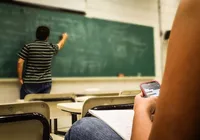 Comissão da Câmara aprova projeto que proíbe celular na sala de aula