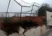 Chuva forte causa desabamento de muro na Pituba, em Salvador