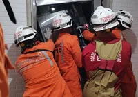Duas pessoas estavam em elevador que caiu em prédio de luxo em Salvador