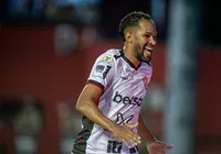 Everaldo desabafa após marcar gol do Vitória: "Muito especial pra mim"