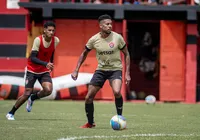 Feriado com trabalho: Vitória faz treino técnico de olho no Bragantino