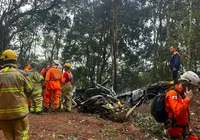 Helicóptero dos bombeiros colidiu com paredão, diz secretário