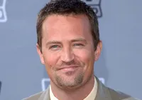 Jennifer Aniston relembra um ano da morte de Matthew Perry imagem