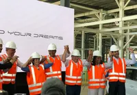 Jerônimo e CEO da BYD visitam obras da fábrica em Camaçari