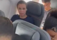 Mulher que não cedeu lugar em avião está sem comer e dormir