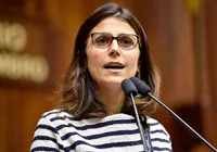 Manuela d'Ávila oficializa desfiliação do PCdoB imagem
