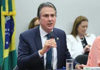 Ministro da Educação responde a questionamentos de deputados