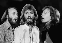 Morre Colin Petersen, baterista original do Bee Gees